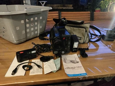 🎞️ Philips VKR 6830/19 VHS Camera - Vintage 80’s - Complete + Accessories - Image 1 of 4