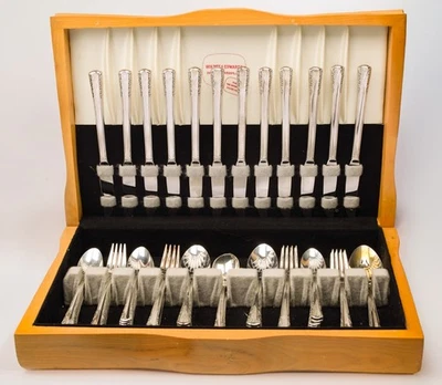MAY QUEEN 1951 HOLMES & EDWARDS 76pc SERVICE FOR 12 SILVERPLATE FLATWARE SET - Image 1 of 4