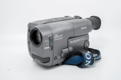 Sony Handycam Vision CCD-TRV22 NTSC Video 8 8mm 26x Digital Zoom - Tested GREAT! - Image 1 of 4