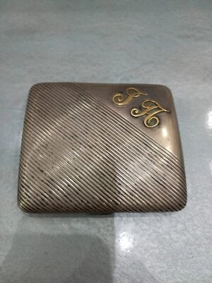 Старый серебряный футляр Cigerette с золотыми буквами 10 карат 20 век - Изображение 1 из 4