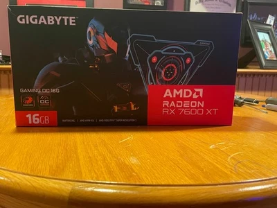 Tarjeta de gráficos GPU Gigabyte AMD Radeon RX 7600 XT 16 GB GDDR6 Foto 1 de 4