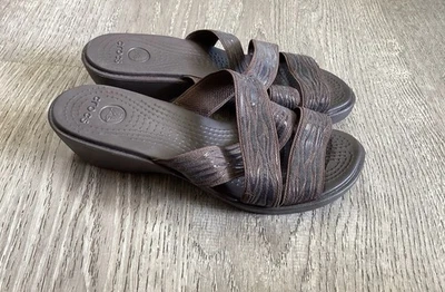 Crocs Feminino Tamanho 6 Molalla Sandálias Marrom Zebra Confortável Cruz Tiras Cunha Slides - Imagem 1 de 4