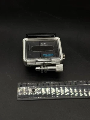 Action camera GoPro HERO3 argento con custodia trasparente resistente alle... - Immagine 1 di 4