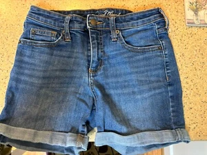 women junior denim shorts Universal Thread size 00 (24).  VGUC - Picture 1 of 2