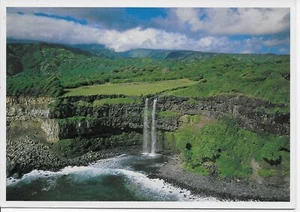 Ein Wasserfall auf Hawaii --POSTKARTE - Bild 1 von 2