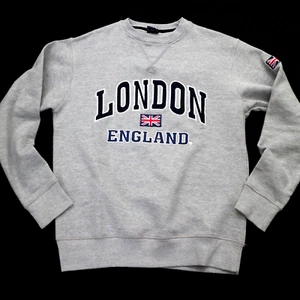 NEW Souvenir England London Embroidery Sweater Top XXL 2X-Large NEW - Picture 1 of 5