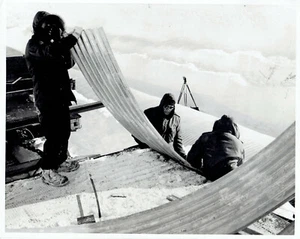 1961 Press Photo US Navy Seabees building tunnels at Byrd Station in Antarctica - Picture 1 of 2