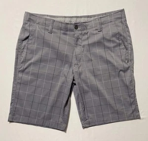 Under Armour Shorts Heat Gear locker Golf grau kariert 10" Schrittlänge Herrengröße 38 gebraucht, in einwandfreiem Zustand - Bild 1 von 6