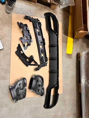 Diffusore sportivo E63 per Mercedes W212 E350 2013-2016 diffusore posteriore labbro scarico - Immagine 1 di 4