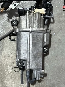 f 90 75 hp Yamaha vst FLOAT CHAMBER 6D8-14180-20-00 PUMP four stroke 2006-2011 - Picture 1 of 10