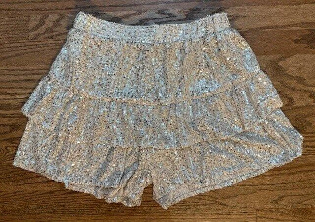 NUEVO Boutique Rosa Lirio Champagne Lentejuelas en Niveles Elegante Fiesta Pantalones Cortos Medianos Foto 1 de 1