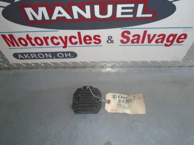 2010 08 - 12 Kawasaki Ninja EX250 250R OEM Voltage Regulator Rectifier Good - Image 1 of 2