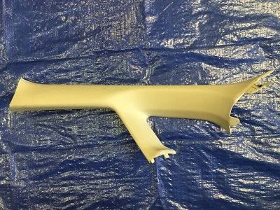 2012-2015 TOYOTA PRIUS V JANELA FRONTAL ESQUERDA PILAR ACABAMENTO CAPA TRIÂNGULO PLÁSTICO - Imagem 1 de 3