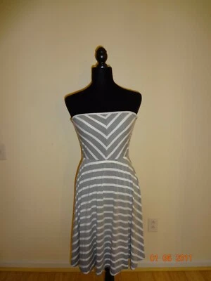 Maxi Vestido Poof Gris y Marfil Tubo Top Hasta la Rodilla - Talla Pequeña Foto 1 de 3