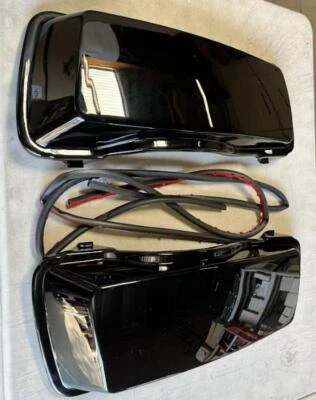 OS&D Advanblack Vivid Black Saddlebag Lid Cover for Harley Touring 1994-2013 - Image 1 of 4
