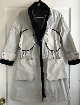 Chaqueta gabardina parka anorak forrada en seda beige negra Bottega Veneta talla 38 Foto 1 de 4