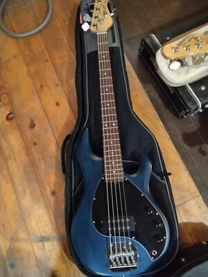 Bajo eléctrico de 5 cuerdas Sterling by Music Man  Foto 1 de 4