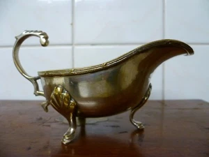 AN ANTIQUE, RIBBON & BOW PATTERNED EDGE, SILVER PLATED SAUCE BOAT / GRAVY BOAT. - Picture 1 of 8