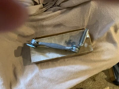 Conjunto de varilla y soporte de radio maestro Chevrolet 1934-1935 mano izquierda con buje Foto 1 de 4