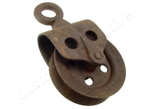 ANTIQUE 5" CAST IRON SINGLE PULLEY vintage barn farm - Picture 1 of 4