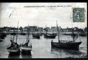 GRAND-FORT-PHILIPPE / DUNKIRK (59) FISHING BOATS au CHENAL & VILLAS in 1922 - Picture 1 of 1