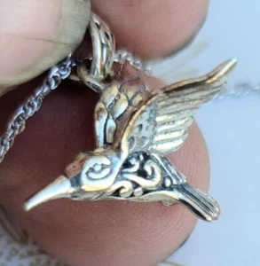 Hermoso collar y colgante de colibrí de plata de ley - En muy buena condición - con caja - Imagen 1 de 5