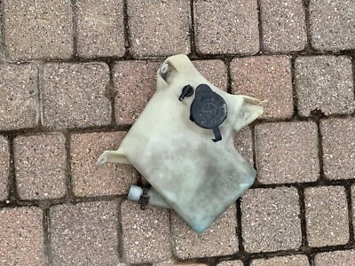 95 96 97 98 99 Buick Riviera limpador de para-brisa lavadora tanque de fluido garrafa reservatório - Imagem 1 de 2