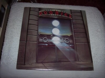 LP--THE DOOBIE BROTHERS--BEST OF THE DOOBIES VOLUME II   *NM VINYL*  #127 - Image 1 of 4