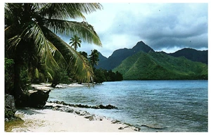 Bay of Opunohu in Moorea Green Hills and Palm trees Tahiti Postcard - Picture 1 of 2