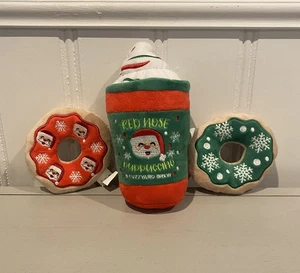 Weihnachten rote Nase Puppucino mit Quietscher und Donuts Hundespielzeug Plüsch Santa Fuzzyard - Bild 1 von 2