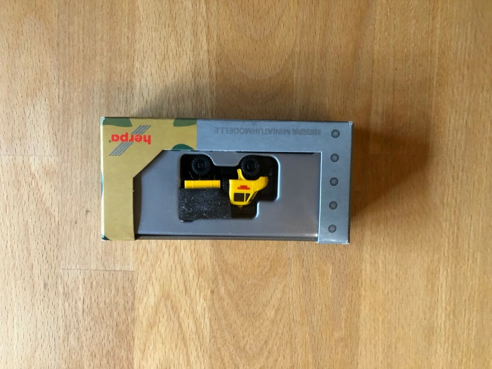 Herpa,UNIMOG U 411 PRITSCHE "US AIR FORCE BERLIN" (IN KOOPERATION MIT BREKINA) - Bild 1 von 1