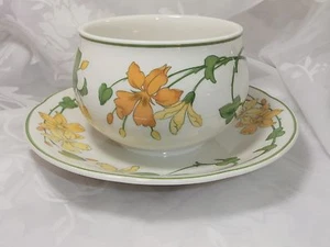 VILLEROY & BOCH METTLACH GERANIUM PORCELAIN SAUCE OR GRAVY BOAT WITH UNDERPLATE - Picture 1 of 5