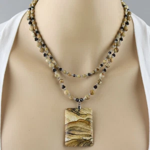 Set collana e orecchini con ciondolo a strati Swarovski con diaspro quadro realizzato - Foto 1 di 4