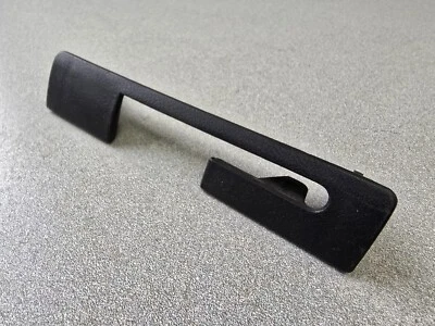 BONITO CINTURÓN DE SEGURIDAD DEL LADO DEL CONDUCTOR ORIGINAL USADO PORSCHE 914 MOLDURA DE PLÁSTICO NLA 1973-76 Foto 1 de 4