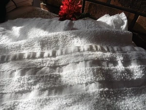 4 ANCIENNES SERVIETTES DE TOILETTE EPONGE COTON BLANC 60X96 CM - Picture 1 of 6