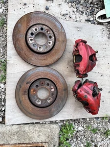 MK4 VW Golf Front Brake Setup 288mm Pads, Discs And Calipers - Picture 1 of 2