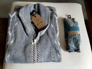 WEATHERPROOF Vintage Men's Aztec Design Shawl Collar Zip Cardigan -SZ L w/Socks - Picture 1 of 4