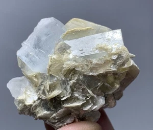 Cristal terminado aguamarina natural de 80 quilates con muestra de mica de Skardu Pakis - Imagen 1 de 11