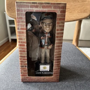 Bobblehead David Rubenstein de los Orioles de Baltimore nuevo en caja - Imagen 1 de 3