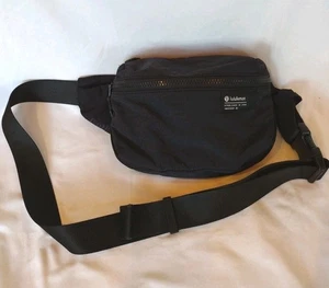 Lululemon Athletica Clean Lines Belt Bag Black Bum Bag Fanny Pack Purse Pouch - Picture 1 of 19