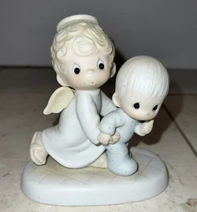 Precious Moments BABY'S FIRST STEP E-2840 Angel Helping Baby Boy Walk Cross - Picture 1 of 6