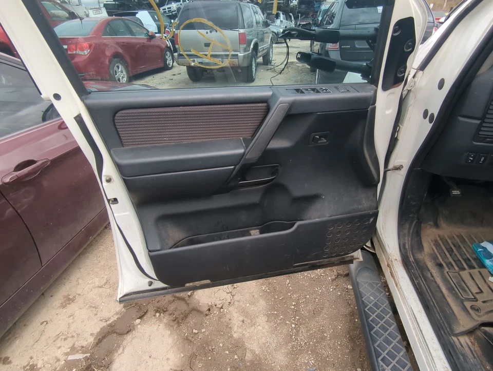 Nissan Titan 2010 panel de puerta interior del conductor delantero izquierdo UXNOT Foto 1 de 1