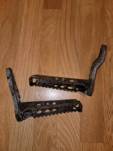 Discontinued 87-2012 OEM Yamaha Banshee Footpegs 3GG-27411-01-00 3GG-27421-01-00 - Picture 1 of 6