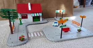 Majokit ~ Pharmancy ~ #723 ~building, acces., Majorette car~ vintage ~ Complete - Picture 1 of 9