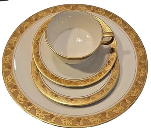 Franziskaner Kaschmir 4 teiliges Gedeck Elfenbein Gold Speiseteller Teetasse Untertasse - Bild 1 von 10