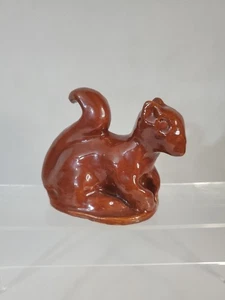 Statuina scoiattolo smaltata a goccia ceramica Redware vintage 5" solida e pesante - Foto 1 di 7