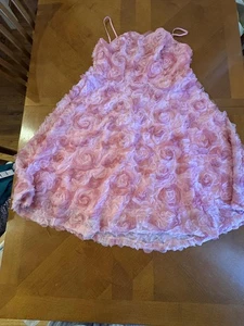 Spaghettiträgerkleid rosa Blumen 3D Rosenstruktur - Bild 1 von 6