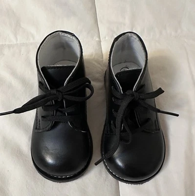 Zapatos para caminar Josmo de cuero para bebé/niño pequeño talla 5 negros con cordones Foto 1 de 4