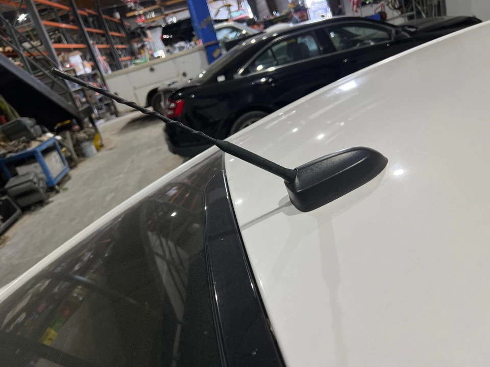 Mástil de antena GPS montado en el techo negro Ford Fusion 2013-2020 Foto 1 de 1