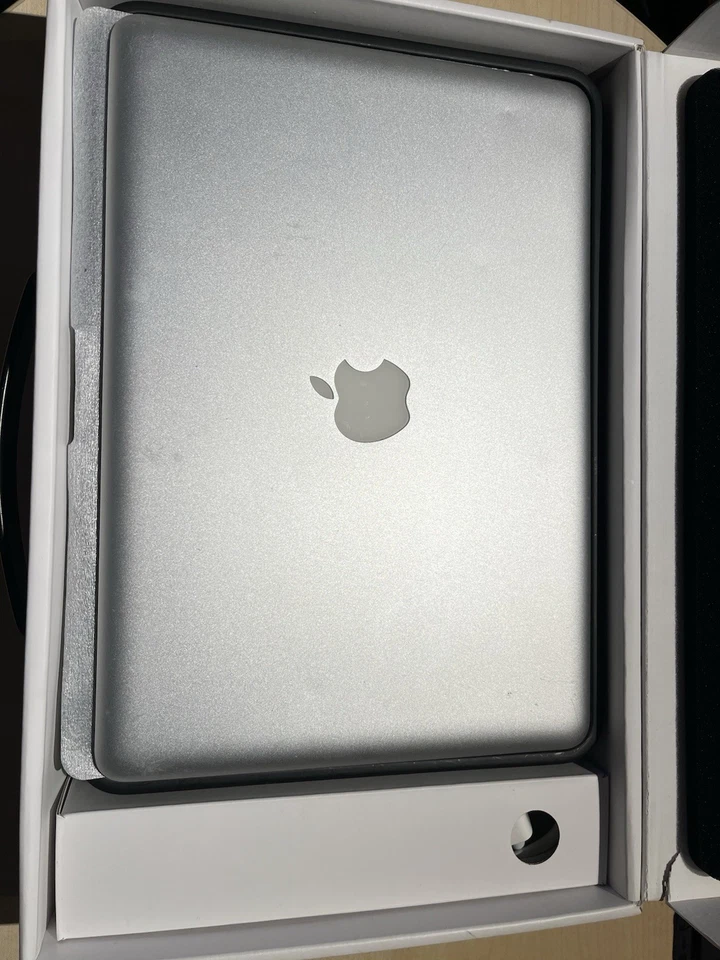 MacBook Pro 13Zoll 2010 A1278, 4Gb Ram/320GB HDD, macOS High Sierra OVP - Bild 1 von 4